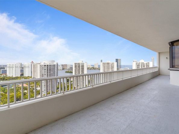 2000 Island Blvd PH5, Aventura FL 33160