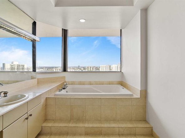 2000 Island Blvd PH5, Aventura FL 33160