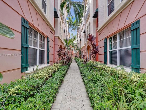 1033 NE 17th Way 1904, Fort Lauderdale FL 33304