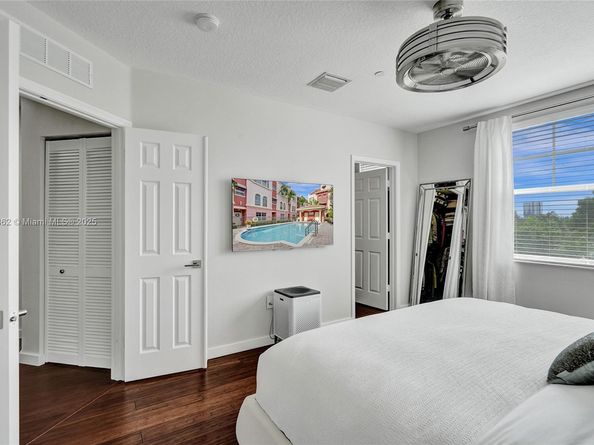 1033 NE 17th Way 1904, Fort Lauderdale FL 33304