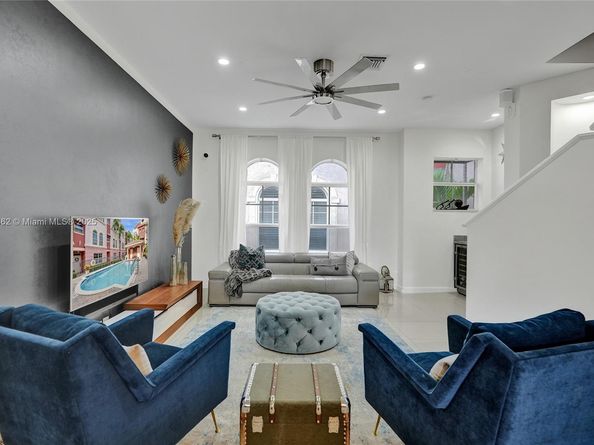 1033 NE 17th Way 1904, Fort Lauderdale FL 33304