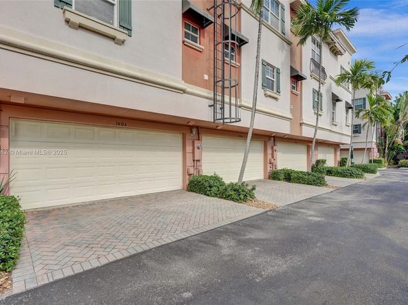 1033 NE 17th Way 1904, Fort Lauderdale FL 33304