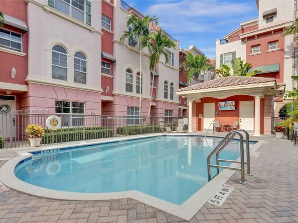 1033 NE 17th Way 1904, Fort Lauderdale FL 33304