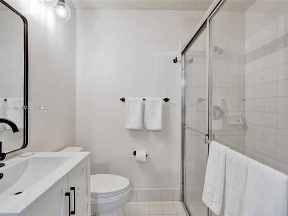 1033 NE 17th Way 1904, Fort Lauderdale FL 33304