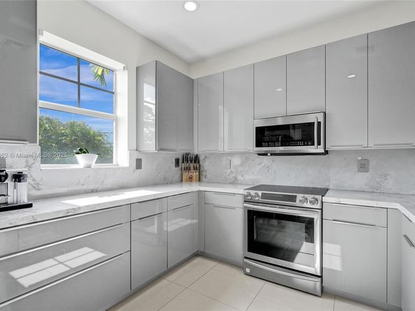 1033 NE 17th Way 1904, Fort Lauderdale FL 33304