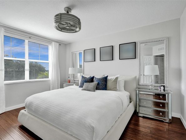 1033 NE 17th Way 1904, Fort Lauderdale FL 33304