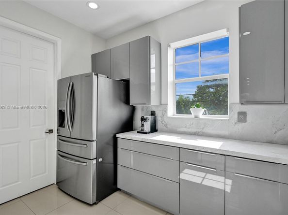 1033 NE 17th Way 1904, Fort Lauderdale FL 33304