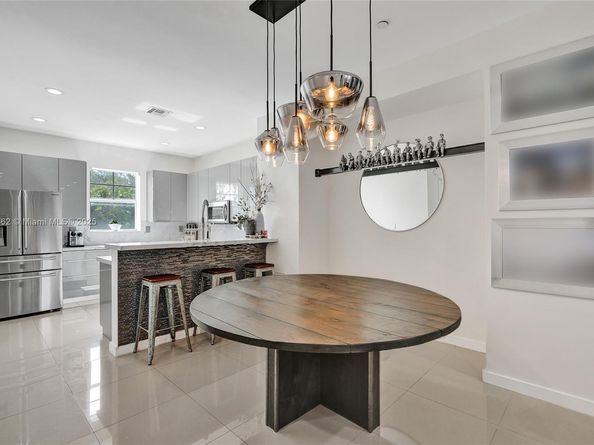 1033 NE 17th Way 1904, Fort Lauderdale FL 33304
