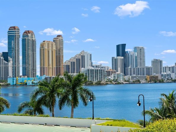 3600 Mystic Pointe Dr 614, Aventura FL 33180