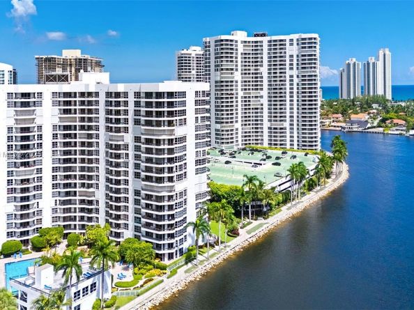 3600 Mystic Pointe Dr 614, Aventura FL 33180