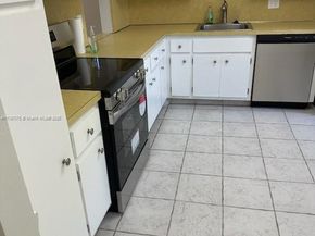6731 Cypress Rd 110, Plantation FL 33317
