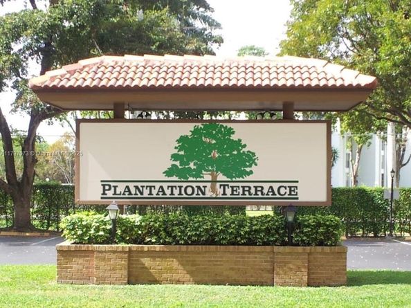 6731 Cypress Rd 110, Plantation FL 33317