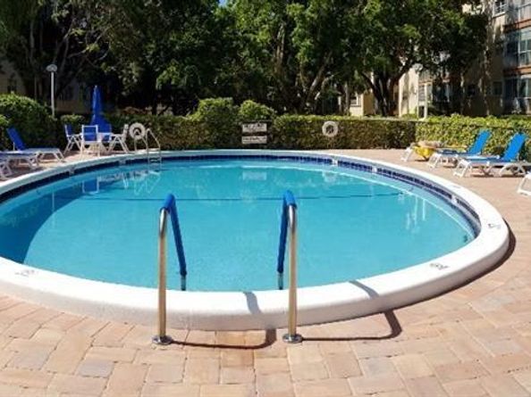 6731 Cypress Rd 110, Plantation FL 33317