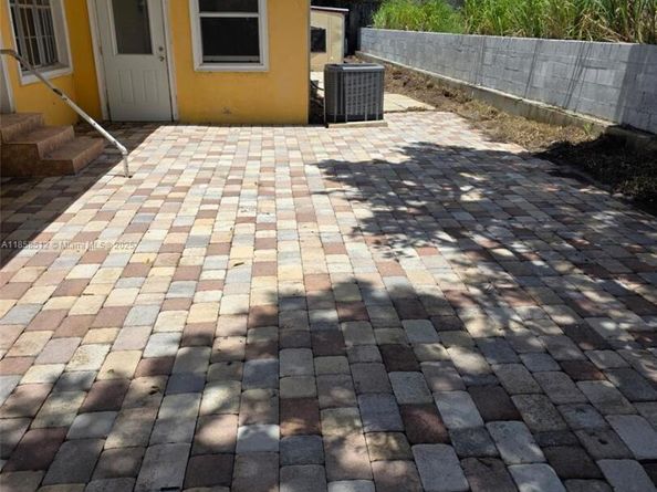 1803 Service Rd, North Palm Beach FL 33408