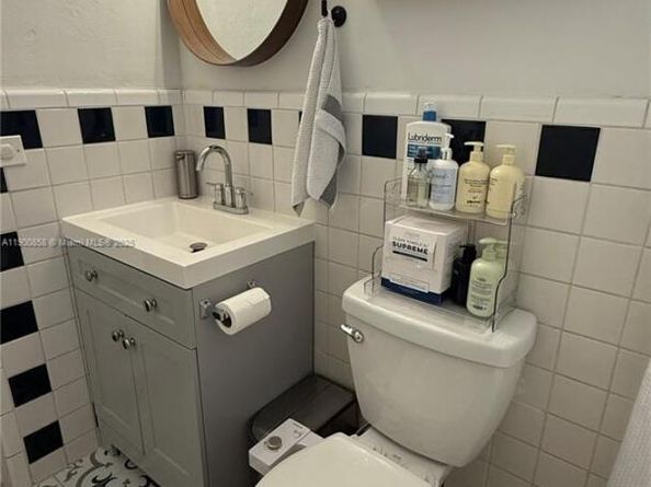 2 NE 44 St, Miami FL 33137