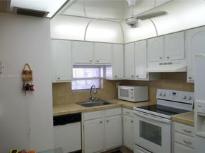9820 S Hollybrook Lake Dr 106, Pembroke Pines FL 33025