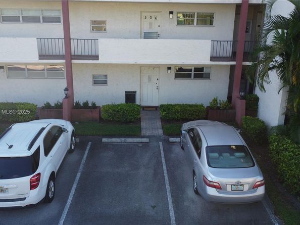 9820 S Hollybrook Lake Dr 106, Pembroke Pines FL 33025