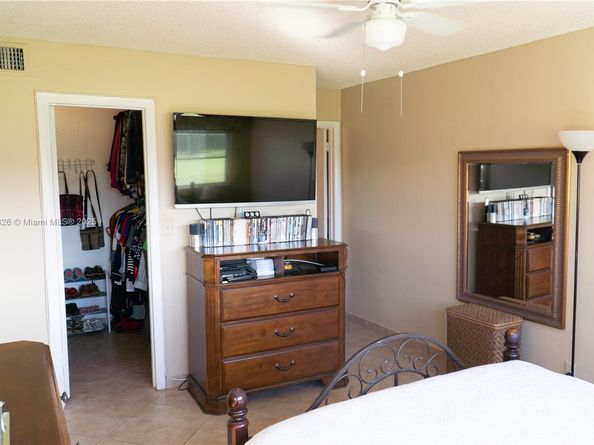 9820 S Hollybrook Lake Dr 106, Pembroke Pines FL 33025