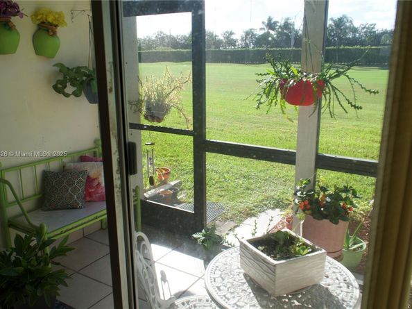 9820 S Hollybrook Lake Dr 106, Pembroke Pines FL 33025