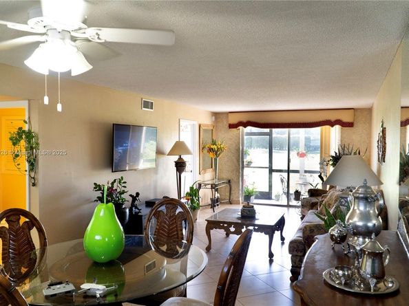 9820 S Hollybrook Lake Dr 106, Pembroke Pines FL 33025