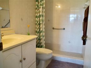 9820 S Hollybrook Lake Dr 106, Pembroke Pines FL 33025