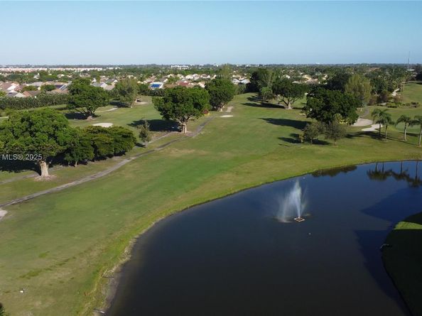 9820 S Hollybrook Lake Dr 106, Pembroke Pines FL 33025