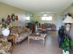 9820 S Hollybrook Lake Dr 106, Pembroke Pines FL 33025