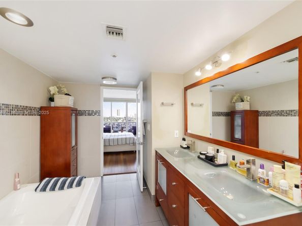 1900 Sunset Harbour Dr 811, Miami Beach FL 33139
