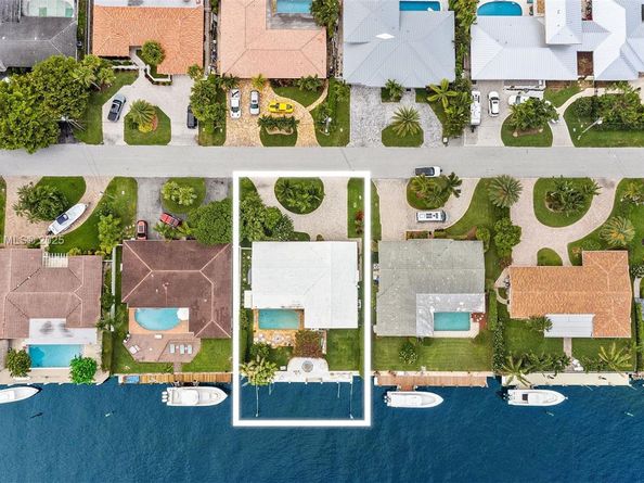 2770 NE 8th Ct, Pompano Beach FL 33062