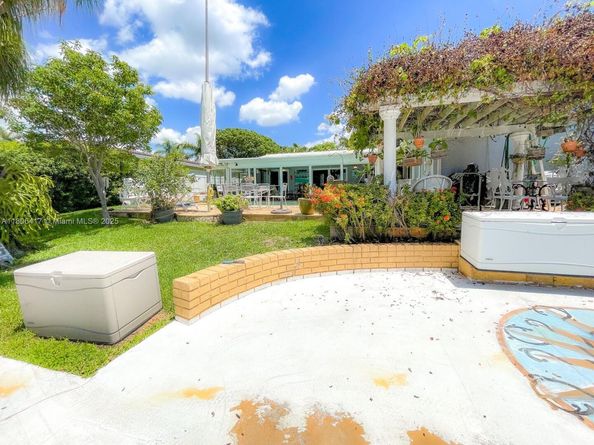 2770 NE 8th Ct, Pompano Beach FL 33062
