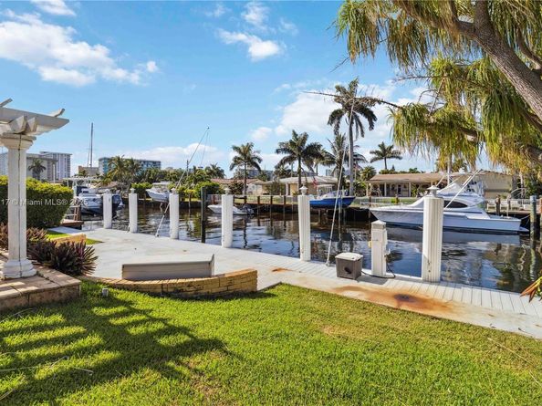 2770 NE 8th Ct, Pompano Beach FL 33062