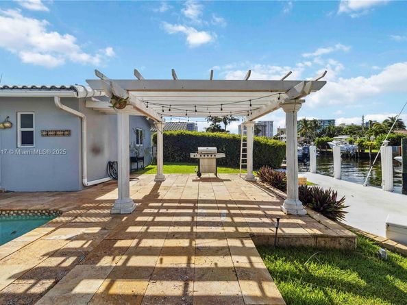 2770 NE 8th Ct, Pompano Beach FL 33062