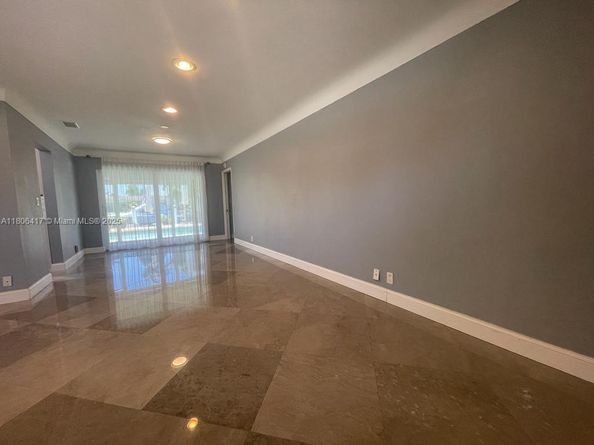 2770 NE 8th Ct, Pompano Beach FL 33062