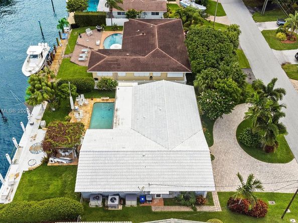 2770 NE 8th Ct, Pompano Beach FL 33062