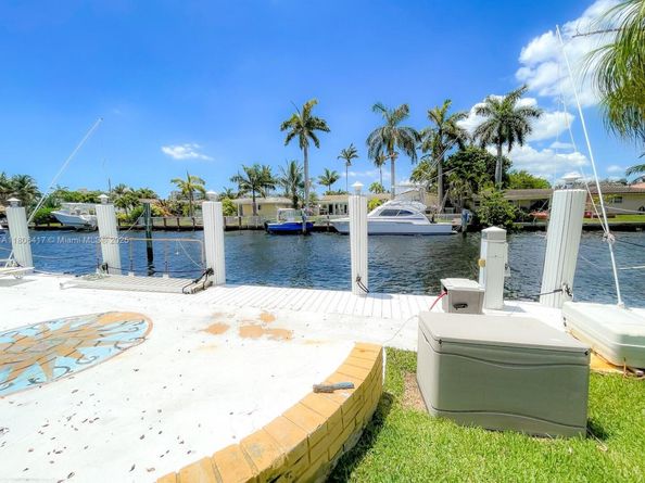 2770 NE 8th Ct, Pompano Beach FL 33062