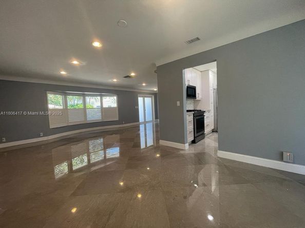 2770 NE 8th Ct, Pompano Beach FL 33062