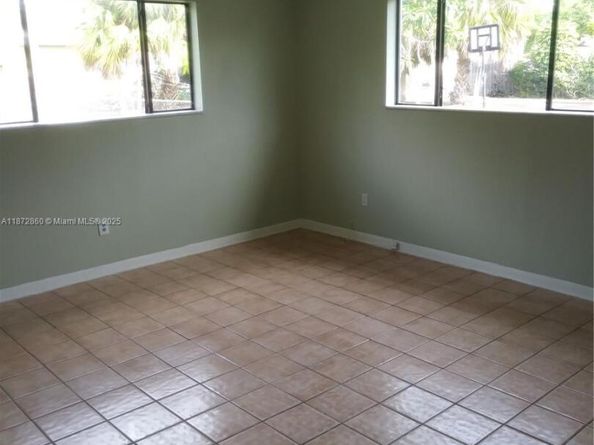 1265 NE 138th St, North Miami FL 33161