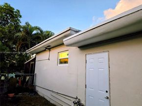 1265 NE 138th St, North Miami FL 33161