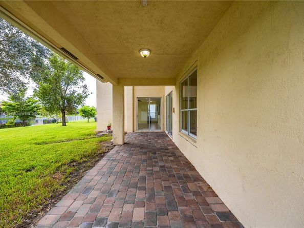 751 SW 191st Ave, Pembroke Pines FL 33029