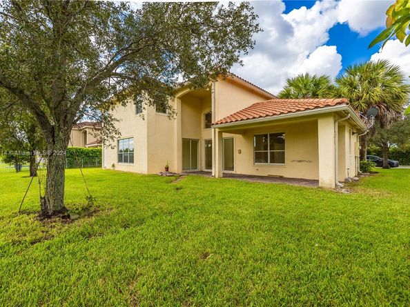 751 SW 191st Ave, Pembroke Pines FL 33029