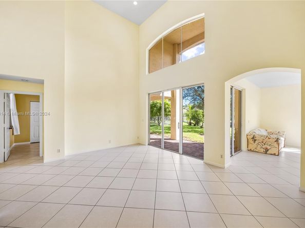 751 SW 191st Ave, Pembroke Pines FL 33029