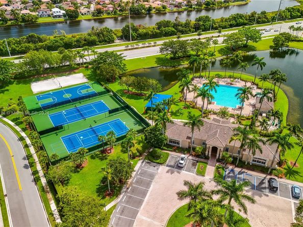 751 SW 191st Ave, Pembroke Pines FL 33029