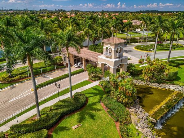 751 SW 191st Ave, Pembroke Pines FL 33029
