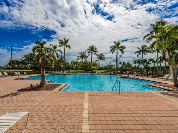 751 SW 191st Ave, Pembroke Pines FL 33029