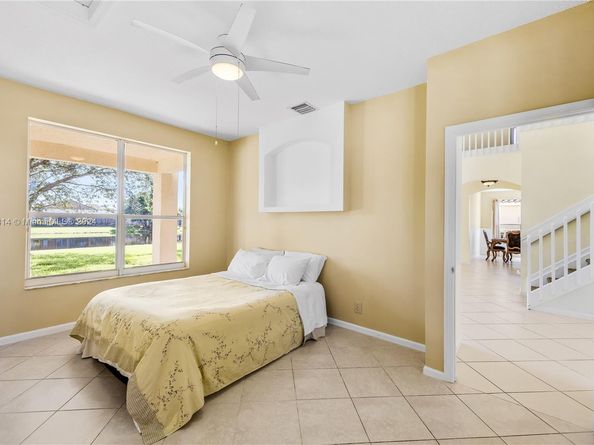 751 SW 191st Ave, Pembroke Pines FL 33029