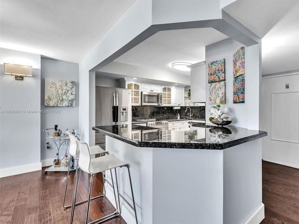 6423 Collins Ave 409, Miami Beach FL 33141