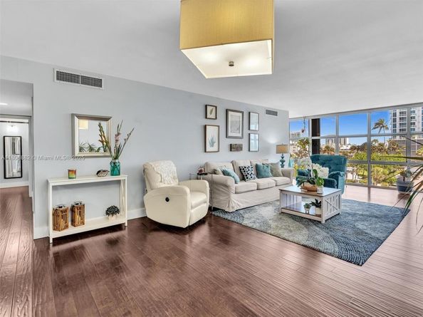 6423 Collins Ave 409, Miami Beach FL 33141