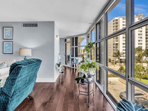 6423 Collins Ave 409, Miami Beach FL 33141