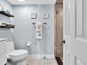 6423 Collins Ave 409, Miami Beach FL 33141