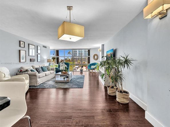 6423 Collins Ave 409, Miami Beach FL 33141